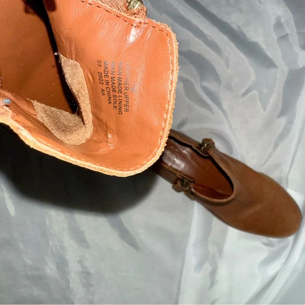 Ladies Size 7 M Brown Leather Ankle Boots w/Zippers‎ Casual Chic Distressed
